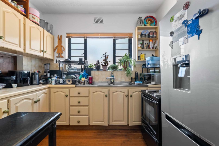 1 Bedroom Property for Sale in Vredehoek Western Cape